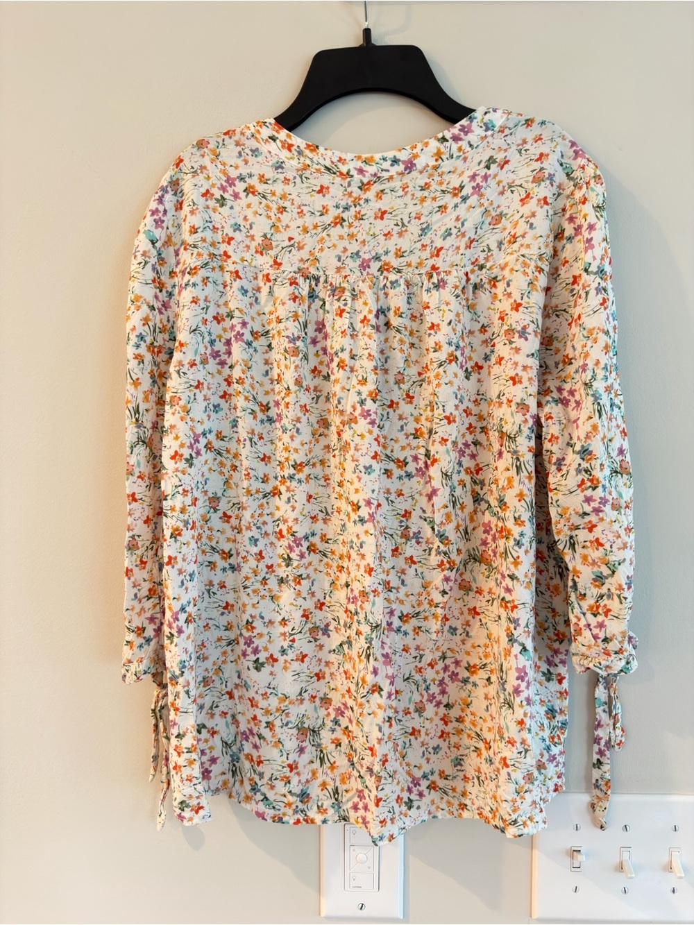 Cynthia Rowley White Floral V-Neck Peasant Blouse - Picture 4 of 5